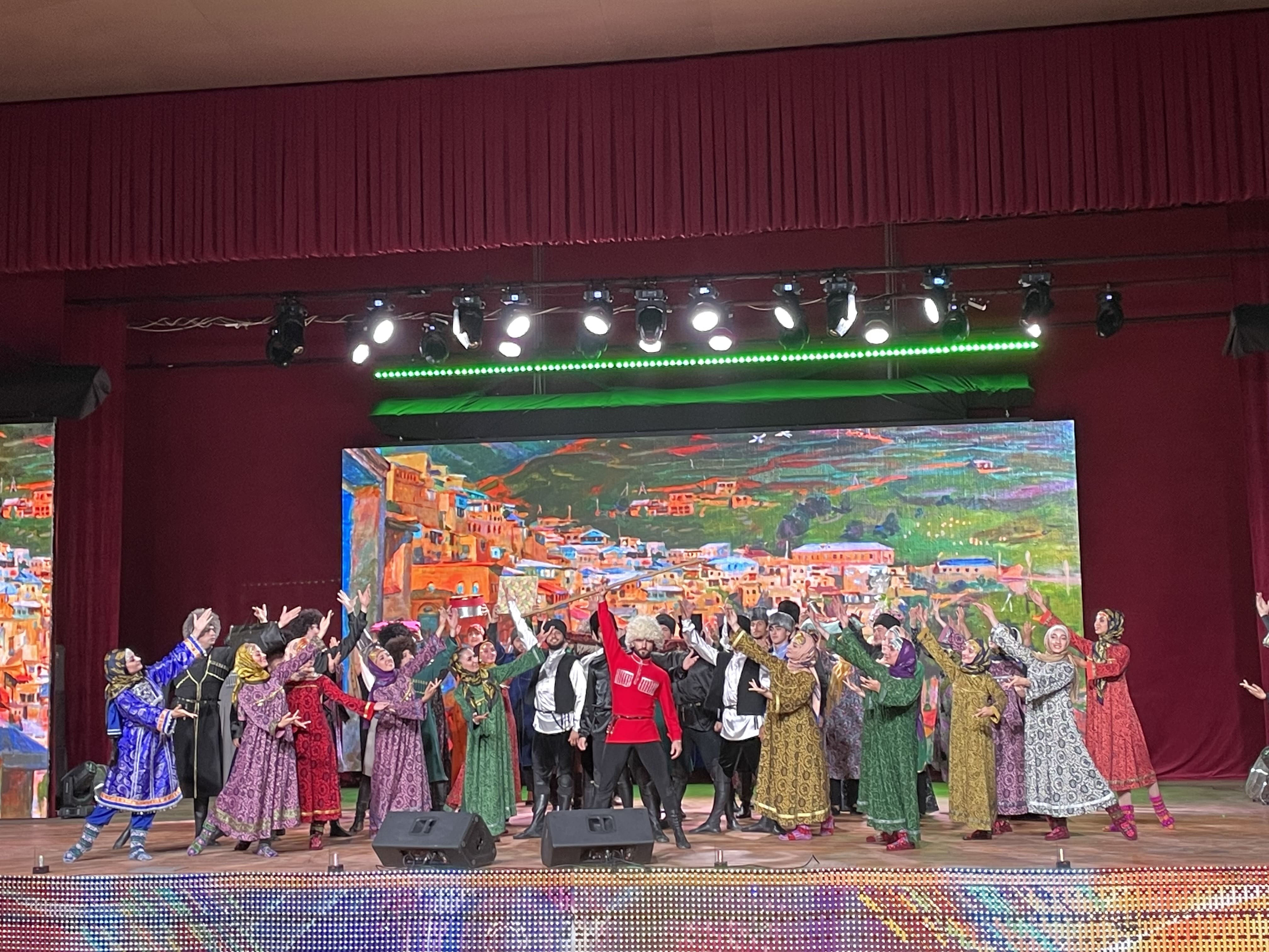 Праздничный концерт, посвящённый Дню единства народов Дагестана.