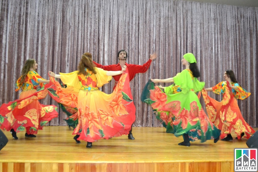 Зрители Буйнакского района тепло встретили Театр оперы и балета Дагестана