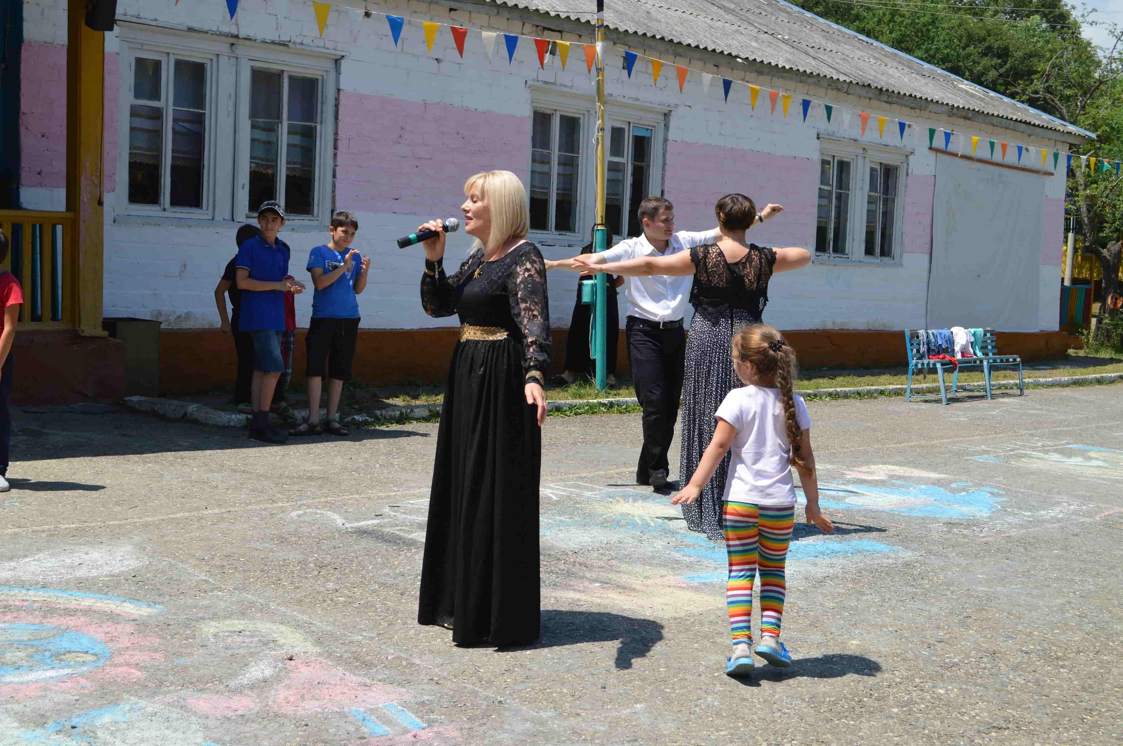 Концерт в детском лагере "Орлёнок ".
