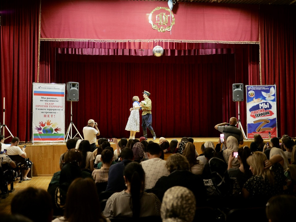 Дагестанский театр оперы и балета продолжает проводить акцию «Театр против террора»