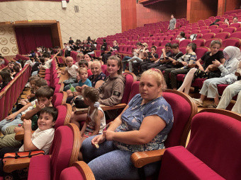 Жители Донецкой Народной Республики посетили театр оперы и балета