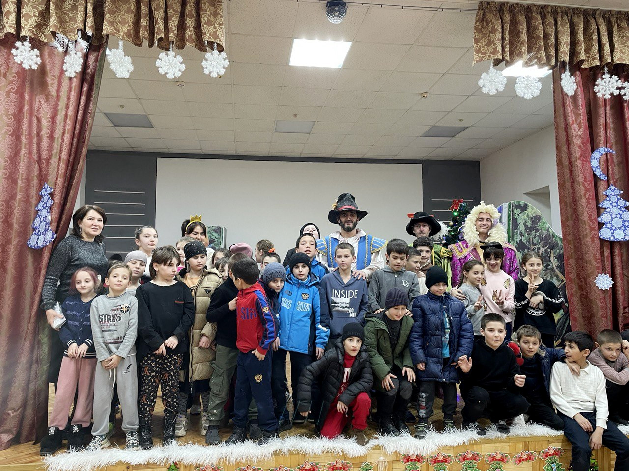 Артисты театра оперы и балета посетили школу-интернат в рамках акции «Новый год в каждый дом»